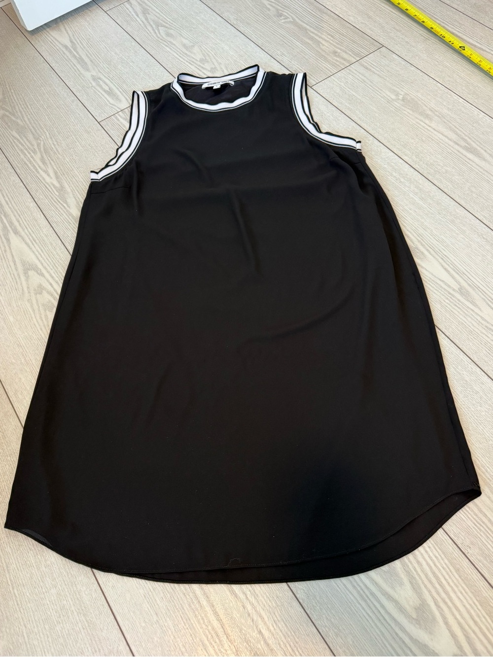 Elizabeth and James large black white jersey shift mini dress sleeveless classic